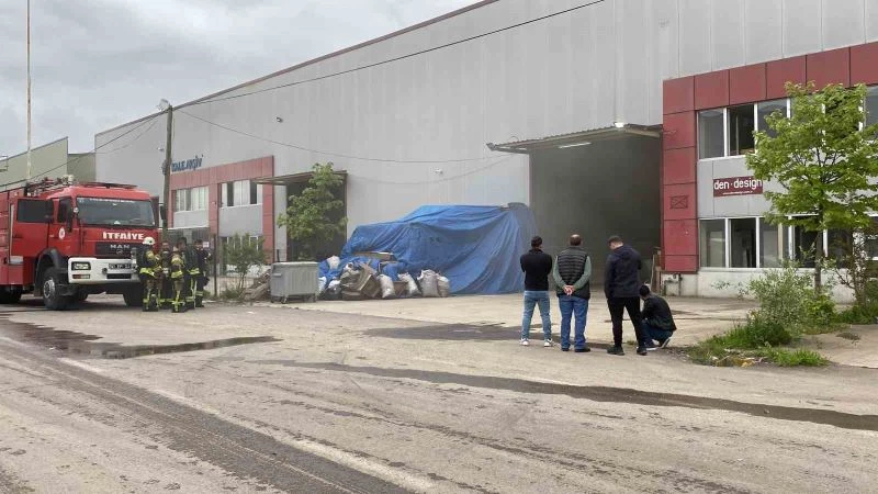 Talaşlar tutuşunca mobilya atölyesinde yangın çıktı
