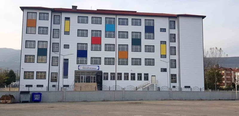 Okulun asansör halatı koptu, öğretmenler yaralandı
