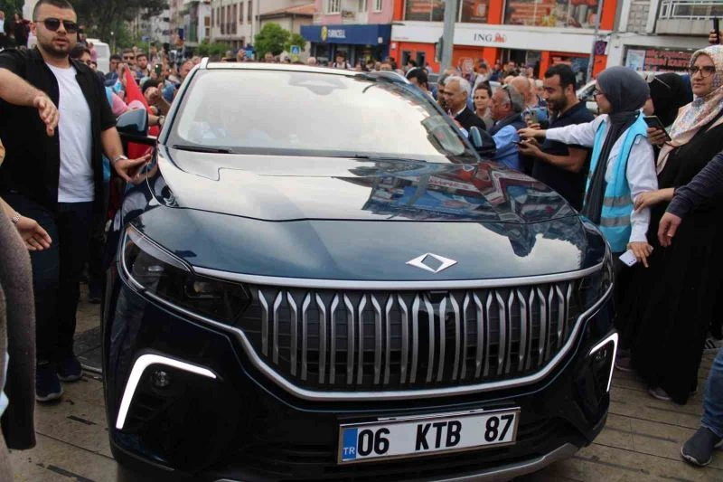 Aydınlılar Togg’u görüntülemek için birbirleriyle yarıştı: 