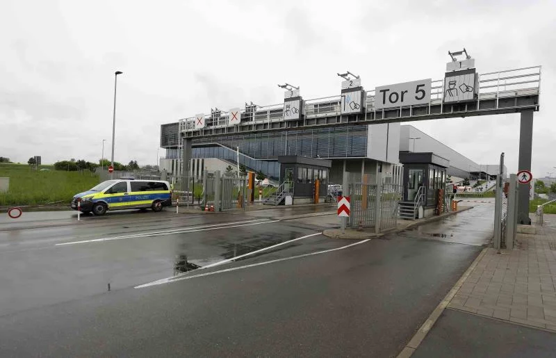 Almanya’da Mercedes fabrikasında silahlı saldırı: 2 ölü
