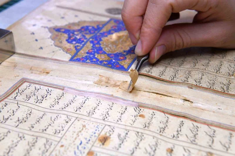 Kanuni dönemine ait olduğu düşünülen mesnevi nüshası Rami Kütüphanesi’nde restore edildi
