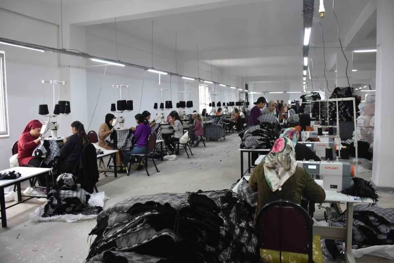 Siirt Belediyesi tekstil projeleri ile ilk etapta 240 kişi istihdam edildi
