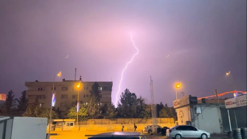 Sınır ilçesinde çamur yağdı
