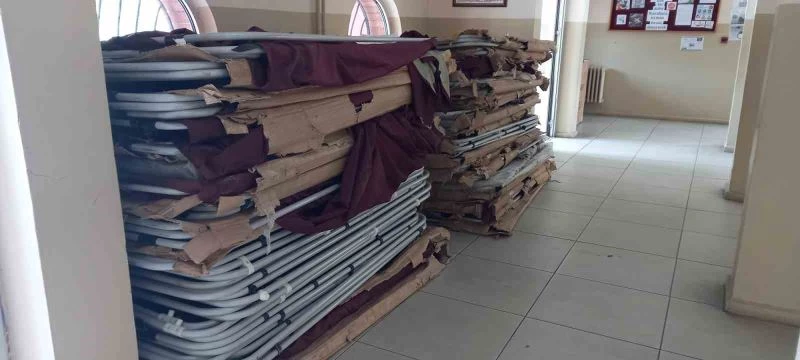 Seçim kabinleri oy kullanılacak merkezlere iletildi
