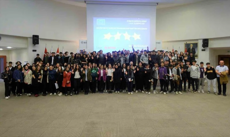 Bursalı Gençler, Avrupa Günü’nde eğitim imkânlarını keşfetti
