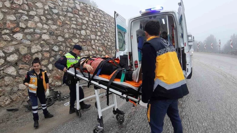 Hastaneye giderken hastanelik oldular: 2 yaralı