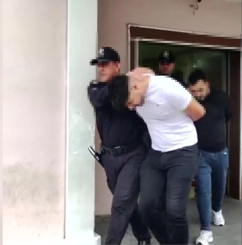 Pendik’te darp ettikleri şahsı zorla araca bindirmeye çalışan 3 şüpheli yakalandı
