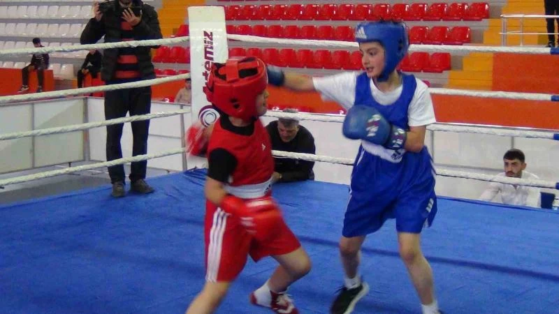 21 torunlu İnci nine tekerlekli sandalyeyle torununu izledi
