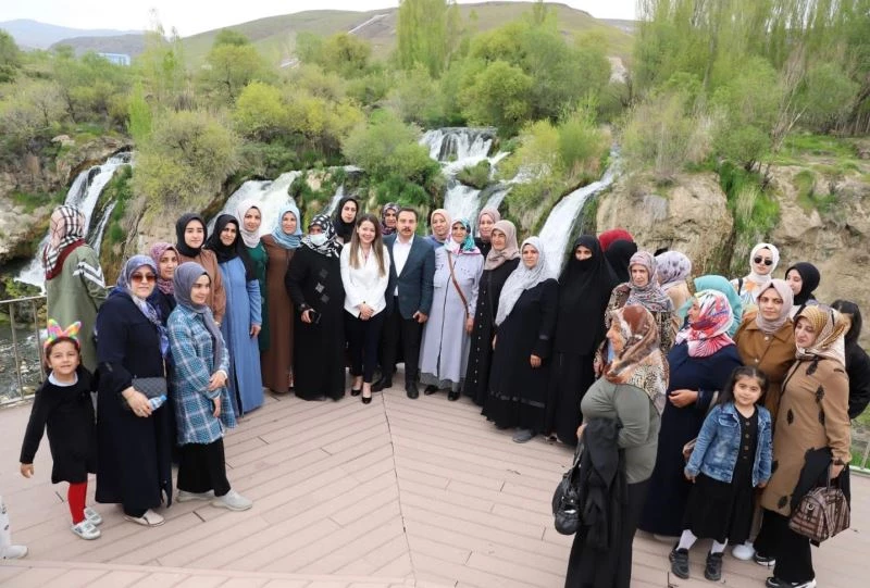 Muradiye Belediyesinden anneler günü programı
