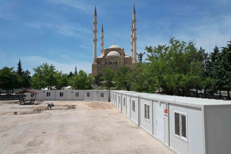 Depremin merkezi Kahramanmaraş’ta oy kullanılacak konteynerler hazır
