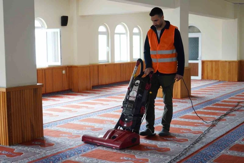 Camiler hijyenik hale getiriliyor
