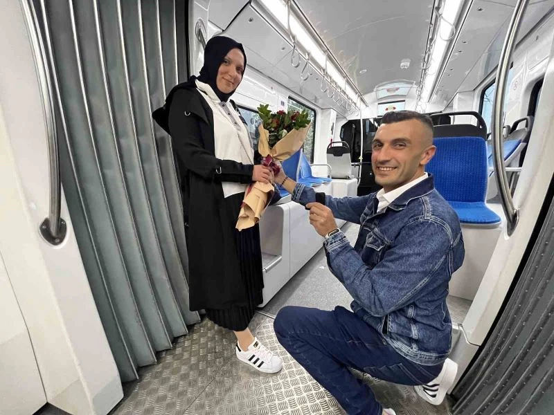 Tramvayda evlilik teklifi
