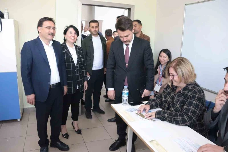 Vali Çiçek: “Güzel bir ortamda seçimi götürüyoruz”
