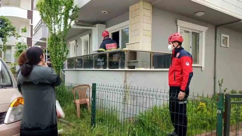 Evde kilitli kaldığı söylenen yaşlı kadın ekiplere zorluk çıkardı
