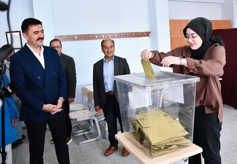 Vali Tekbıyıkoğlu: 