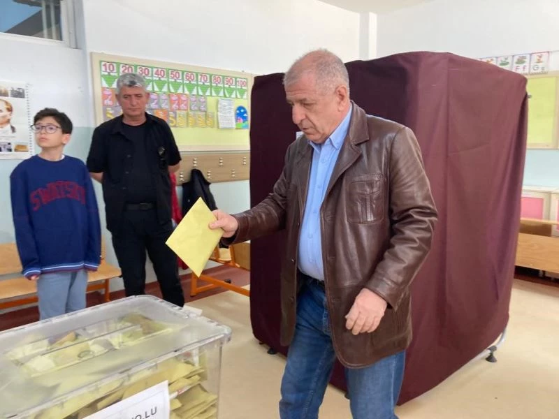 Ümit Özdağ oyunu Ankara’da kullandı
