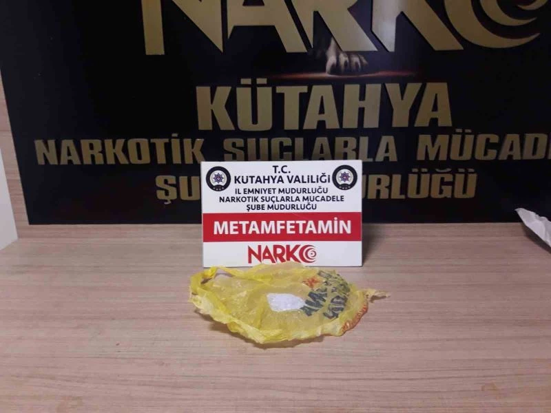 Kütahya’da şüphe üzerine durdurulan şahsın üzerinde uyuşturucu bulundu
