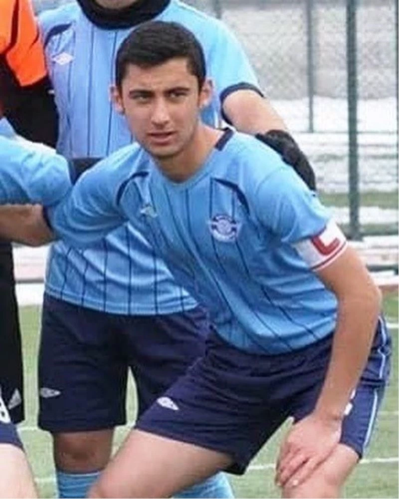 Halı sahada kalp krizi geçiren okul müdürü hayatını kaybetti
