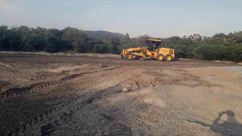 Ortaca’da yollar bakımdan geçiriliyor
