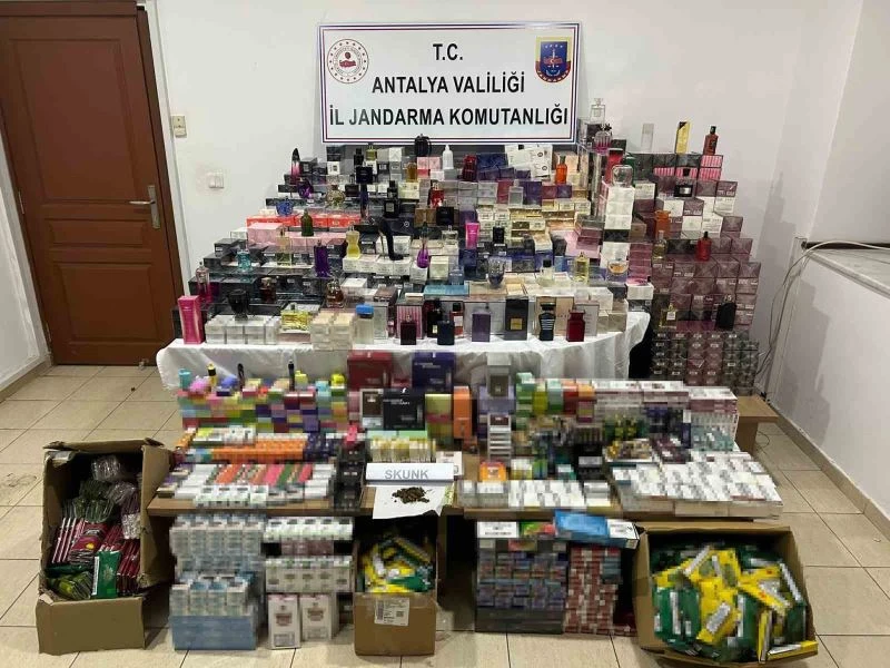 Antalya’da jandarmadan kaçak ürünlere geçit yok
