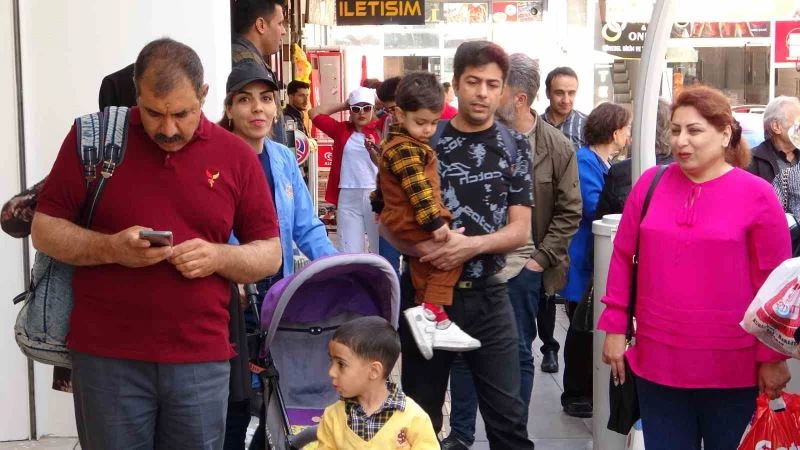 İranlılar Van esnafının yüzünü güldürüyor
