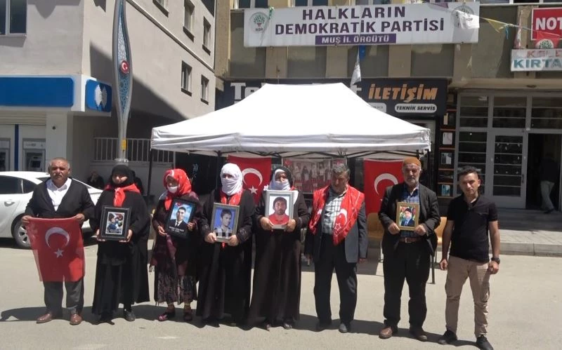 Aileler eylemlerine devam etti
