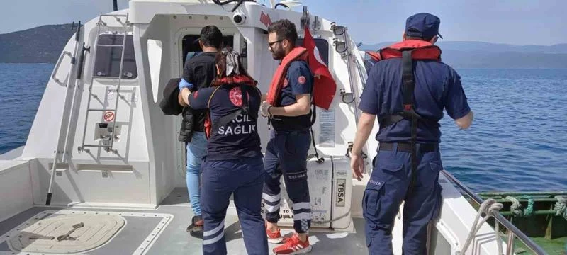 Rahatsızlanan gemi personeline tıbbi tahliye
