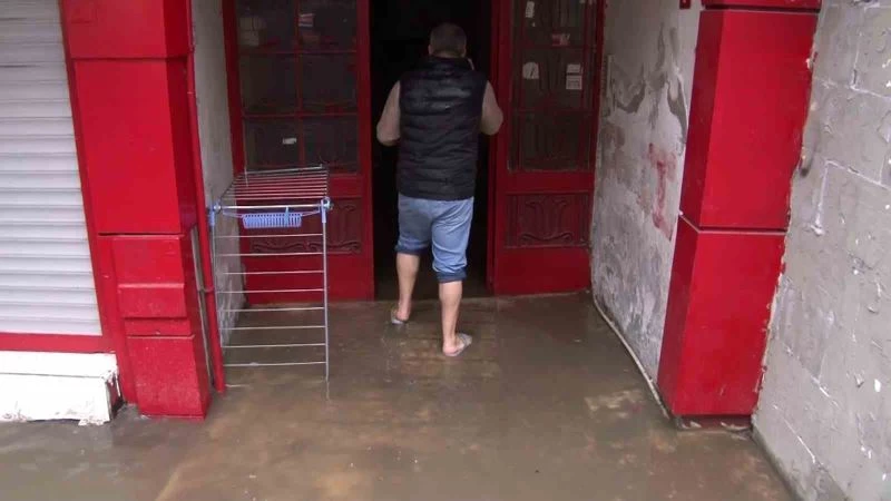 Küçükçekmece’de yağış etkili oluyor
