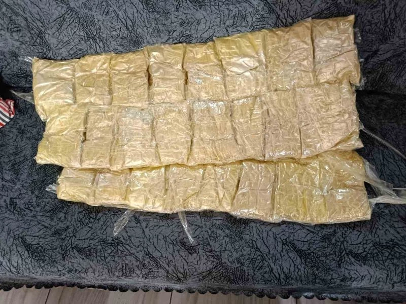Otobüsteki 2 yolcunun üzerinden 10 kilogram eroin çıktı
