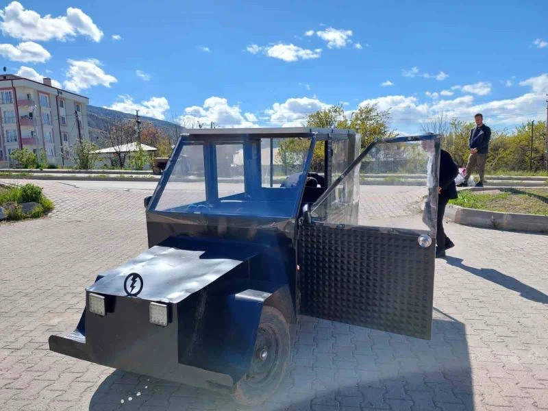 Bekçi, güneş enerjisiyle çalışan araç tasarladı
