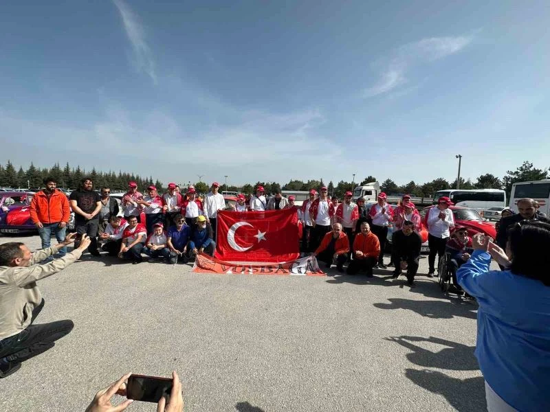 Askerlik hayali kuran 19 özel bireylere vosvoslarla Türk bayraklı konvoy
