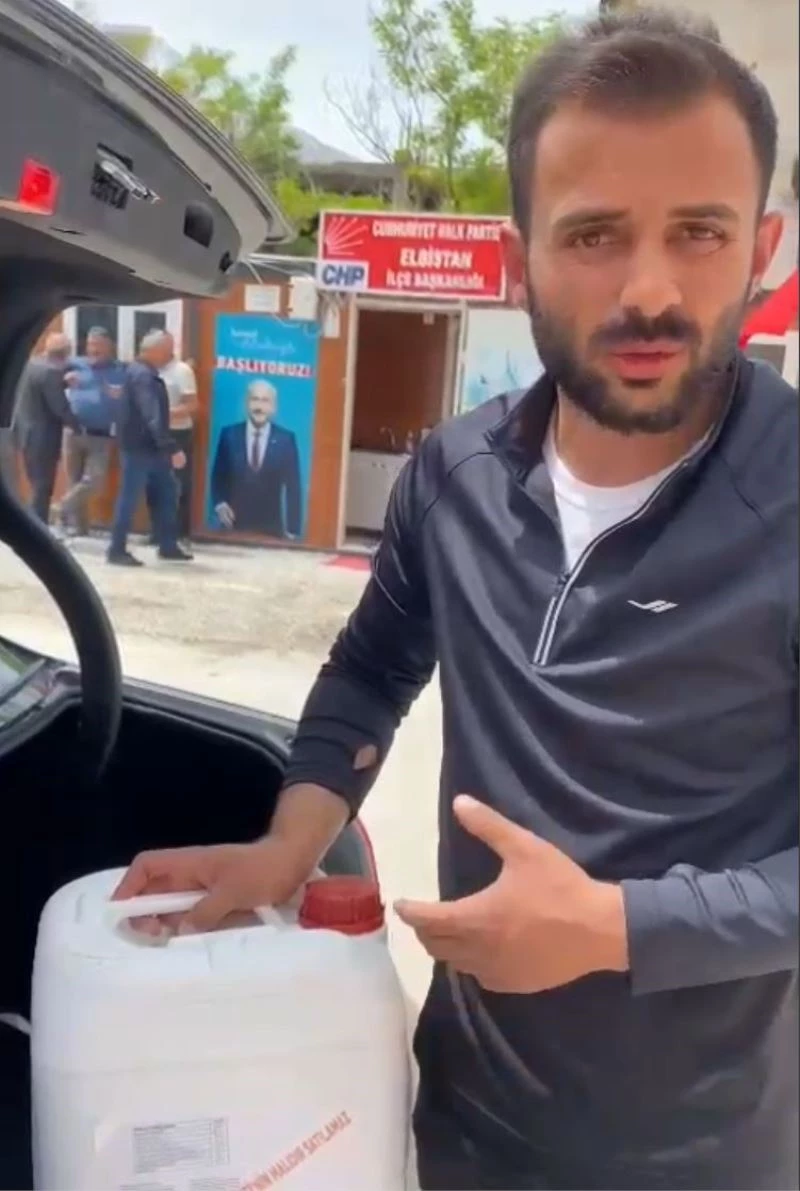 Depremzede çiftçi, CHP’li belediyenin verdiği gübreyi iade etti
