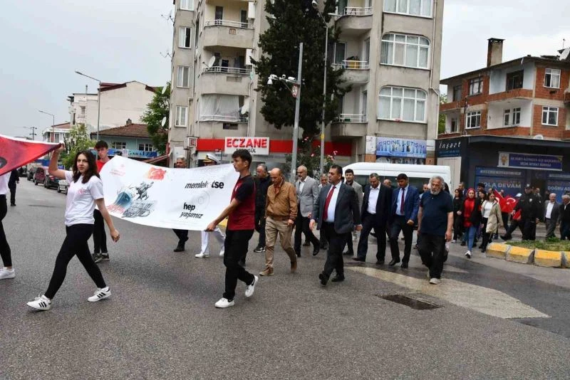Altınova’da Gençlik Yürüyüşü yapıldı
