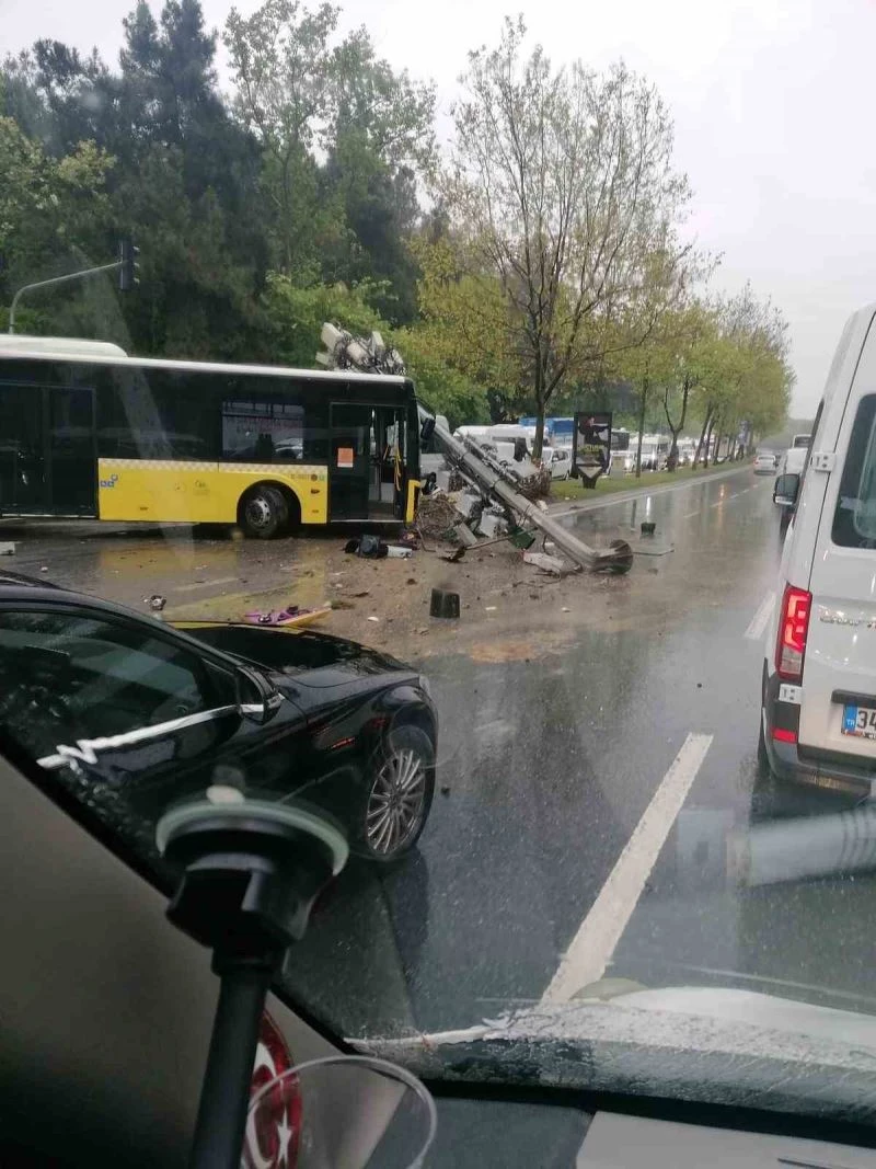 Sarıyer’de İETT otobüsü kaza yaptı: Faciadan dönüldü
