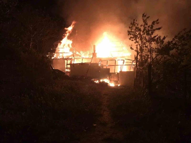 Amasya’da köy evinde korkutan yangın
