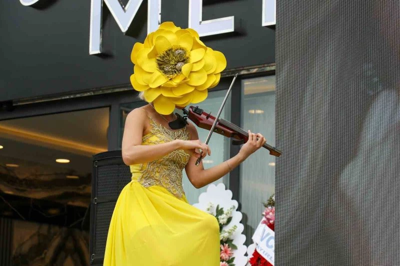 Türkiye’nin en büyük erkek güzellik merkezi Oktay Kaynarca’nın katılımı ile hizmete açıldı
