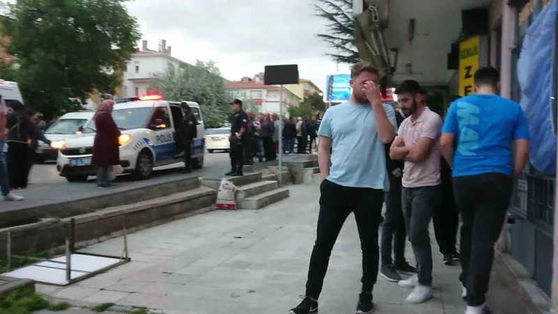 Tartıştığı komşusuna gelen misafiri tüfekle vurarak öldürdü
