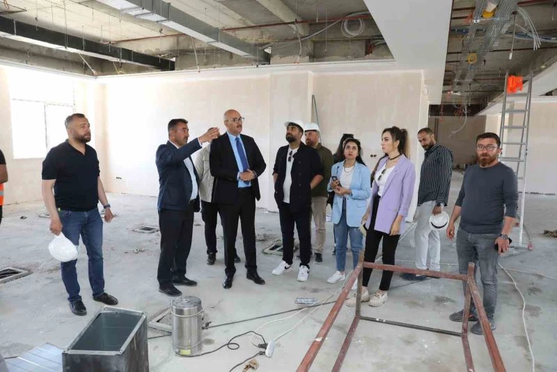 Belediye Başkan Vekili Aydın, halk kütüphanesi inşaatında incelemelerde bulundu
