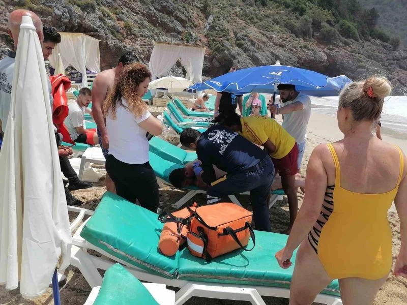 Alanya’da boğulma tehlikesi geçiren 2 kişi kurtarıldı
