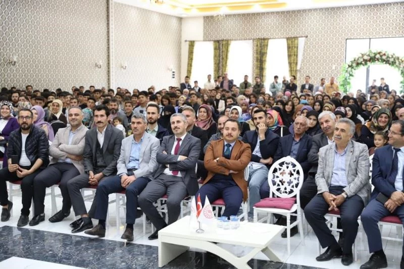 Yazar Hayati İnanç Muradiye halkıyla buluştu
