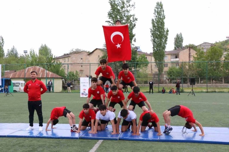 Hizan’da 19 Mayıs coşkusu
