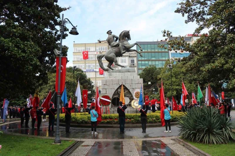 19 Mayıs kutlamaları Atatürk Anıtı’ndaki törenle başladı
