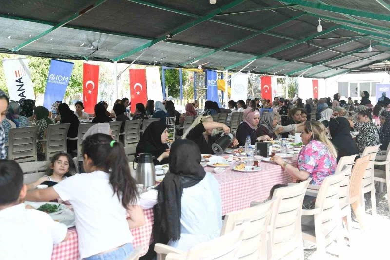 Adana’da 4 milletten 250 anne buluştu
