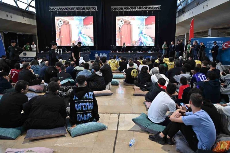 Bakan Varank ödülleri ikiye katladı
