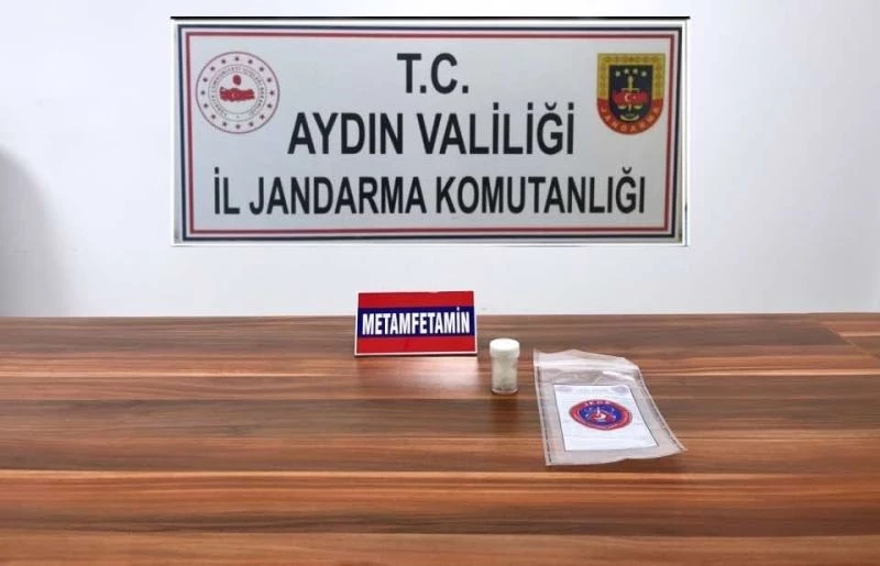 Şüpheli şahısların üzerinden uyuşturucu madde ele geçirildi
