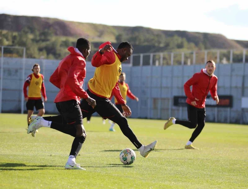 Sivasspor, Fenerbahçe maçının taktiğini çalıştı
