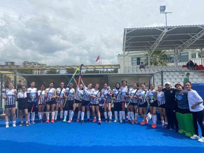 Muğla Kadın Hokey Takımı Türkiye ikincisi oldu
