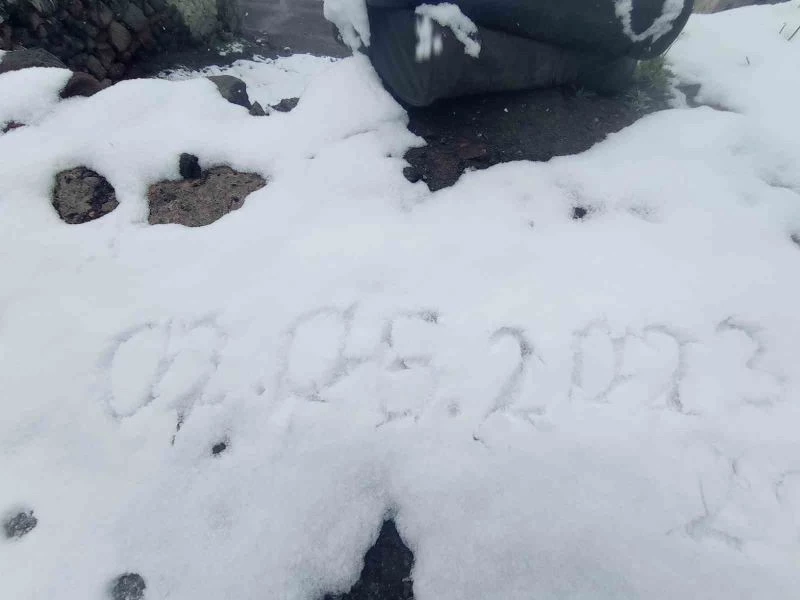 Artvin’in yüksek kesimlerine Mayıs ayında kar sürprizi
