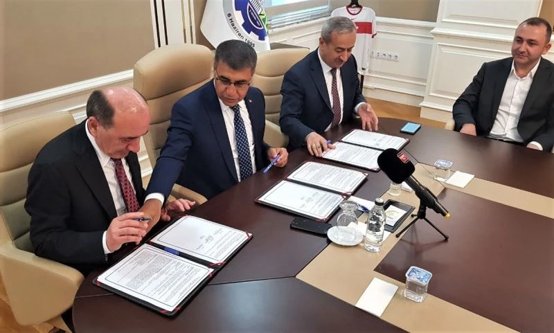 İmzalar Demirçelik Anadolu Lisesi için atıldı
