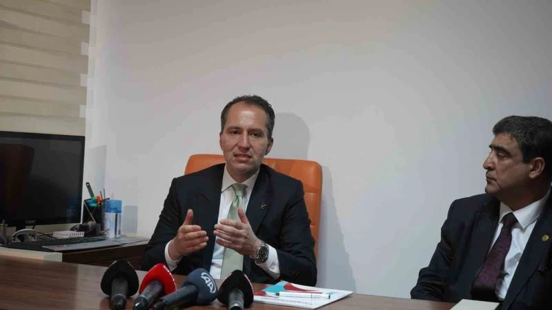 Fatih Erbakan Ankara’da dernek başkanlarıyla bir araya geldi
